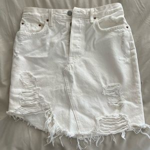 GRLFRND DENIM WHITE DISTRESSED SKIRT SIZE 25